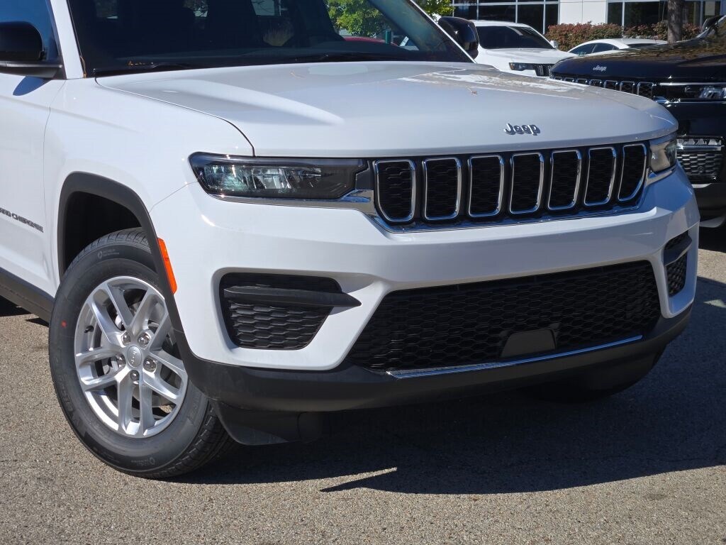 New 2025 Jeep Grand Cherokee Laredo SUV