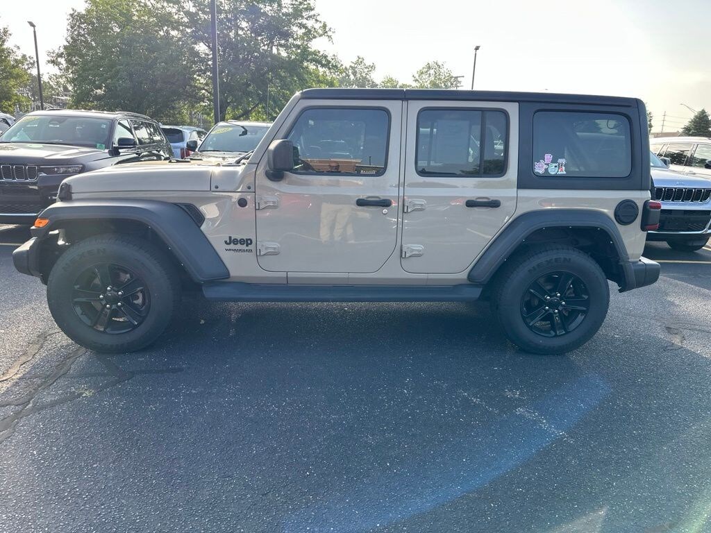 Used 2022 Jeep Wrangler Unlimited Sport Altitude SUV