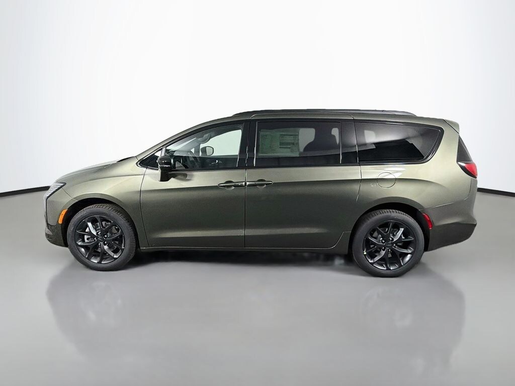 New 2027 Chrysler Pacifica Limited Van Passenger Van