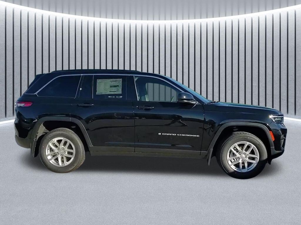 New 2025 Jeep Grand Cherokee Laredo SUV