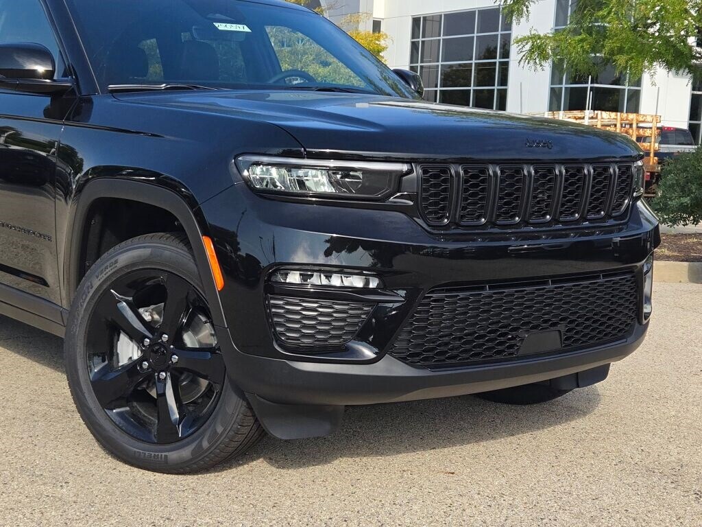 New 2025 Jeep Grand Cherokee Limited SUV