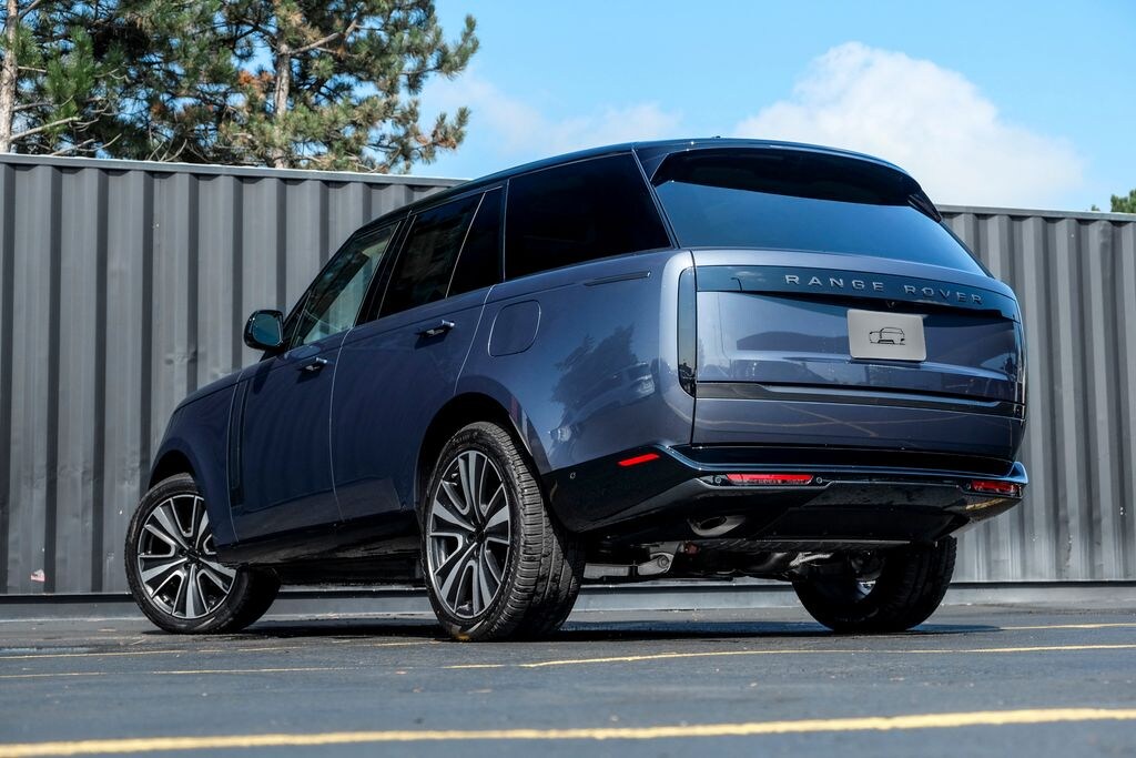 New 2026 Land Rover Range Rover P550e SE SUV