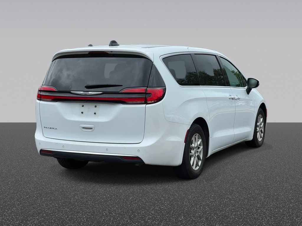 Used 2023 Chrysler Pacifica Touring L Minivan/Van