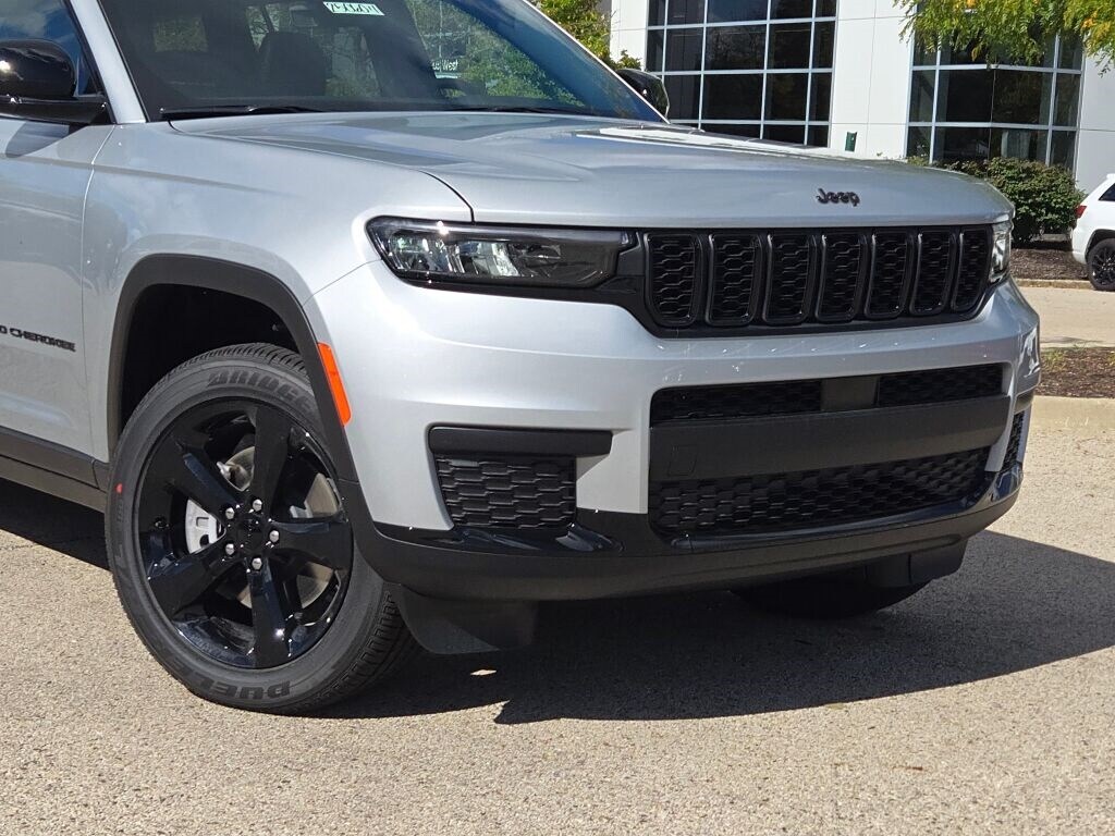 New 2025 Jeep Grand Cherokee L Laredo SUV