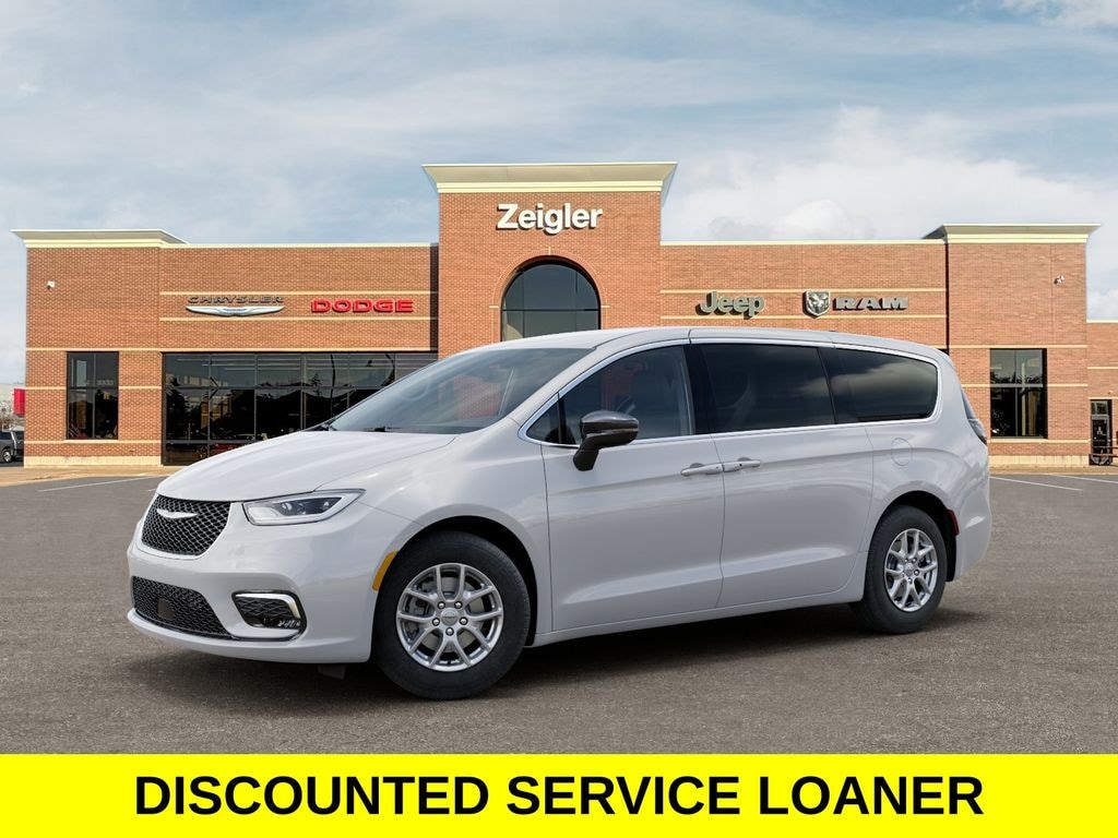Used 2026 Chrysler Pacifica Select Minivan/Van