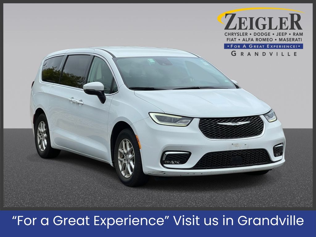 Used 2023 Chrysler Pacifica Touring L Minivan/Van