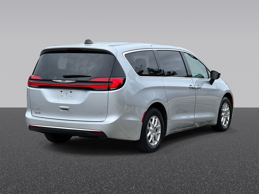Used 2024 Chrysler Pacifica Touring L Minivan/Van