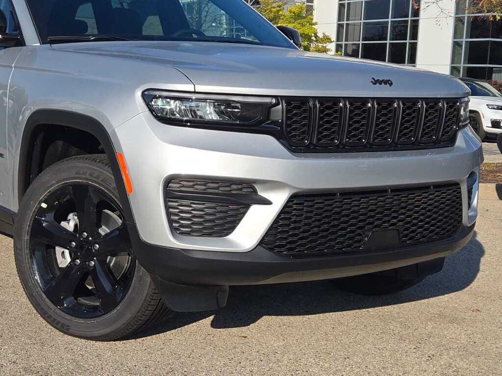 New 2025 Jeep Grand Cherokee Laredo SUV