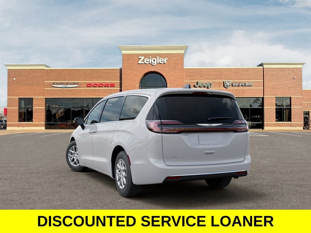 Used 2026 Chrysler Pacifica Select Minivan/Van