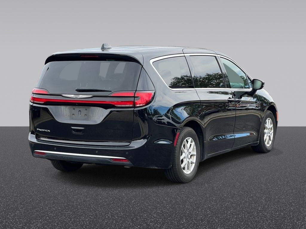 Used 2025 Chrysler Pacifica Select Minivan/Van
