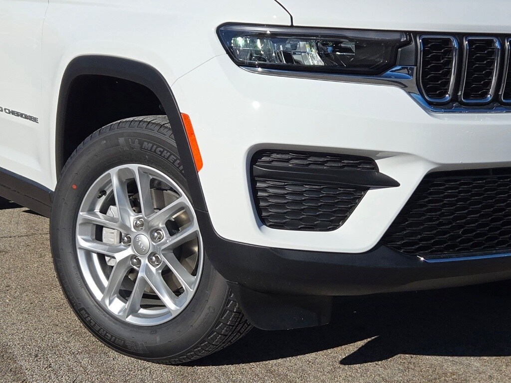 New 2025 Jeep Grand Cherokee Laredo SUV