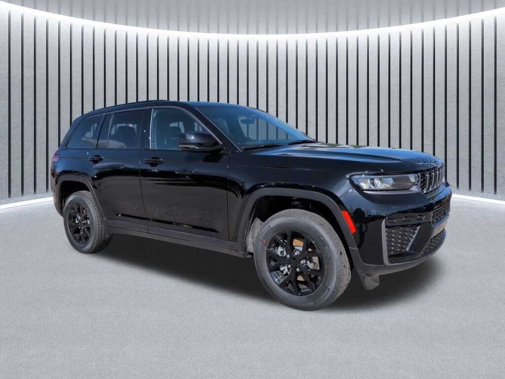 New 2026 Jeep Grand Cherokee Laredo SUV