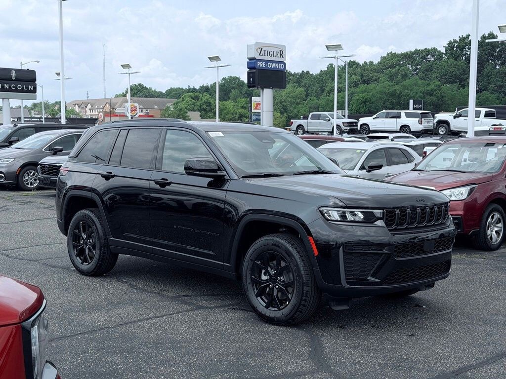New 2026 Jeep Grand Cherokee Laredo SUV