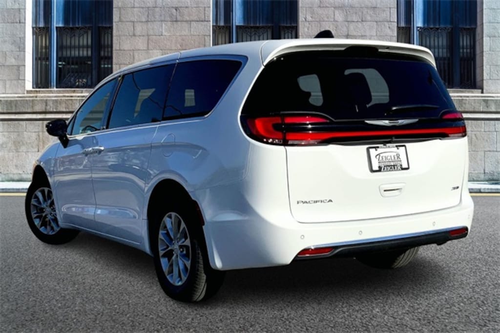 New 2026 Chrysler Pacifica Select Van Passenger Van
