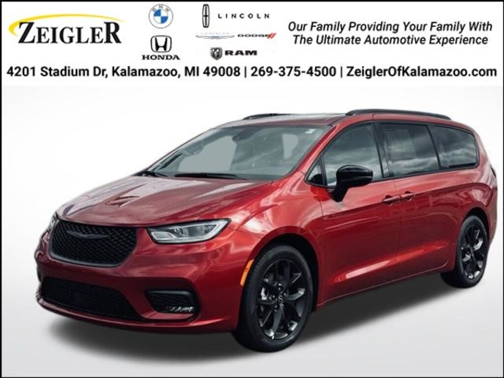 Used 2025 Chrysler Pacifica Limited Minivan/Van