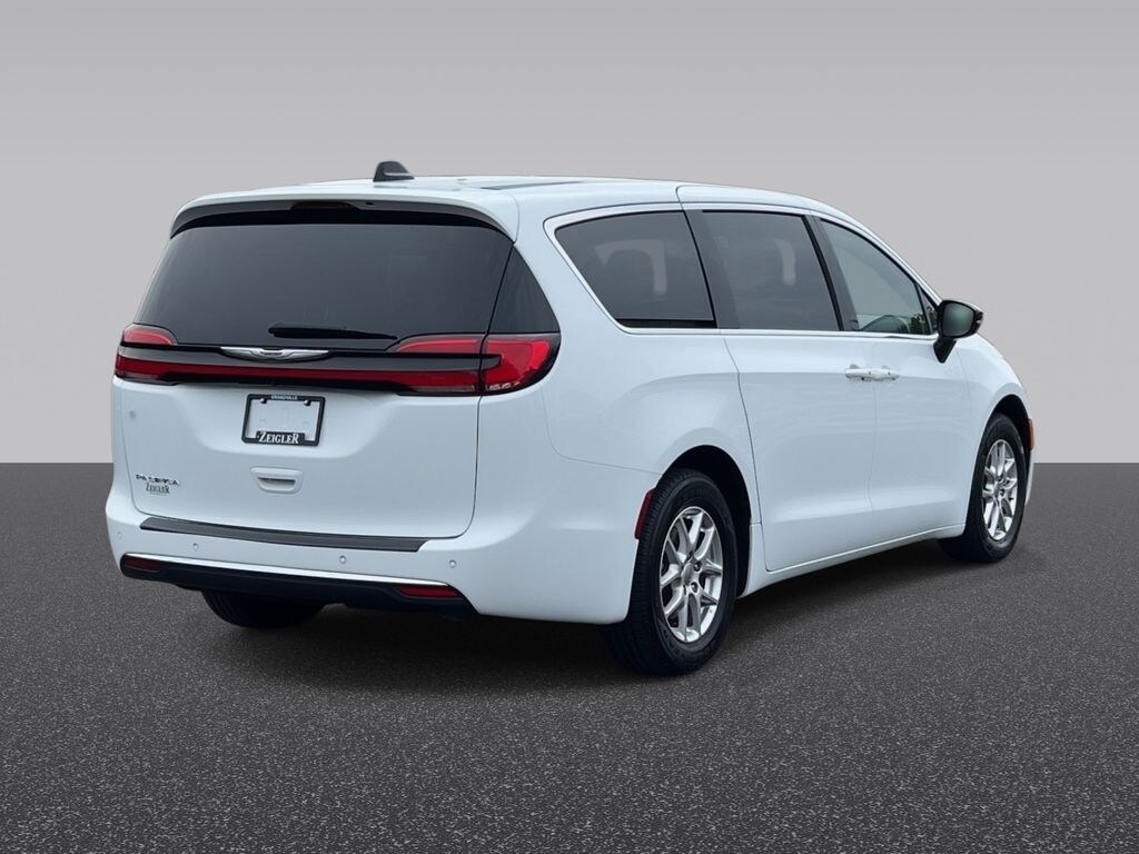 Certified 2025 Chrysler Pacifica Select Minivan/Van