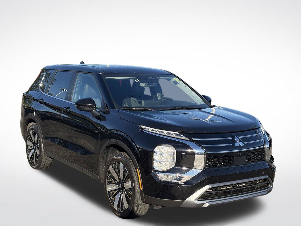Used 2025 Mitsubishi Outlander SE SUV