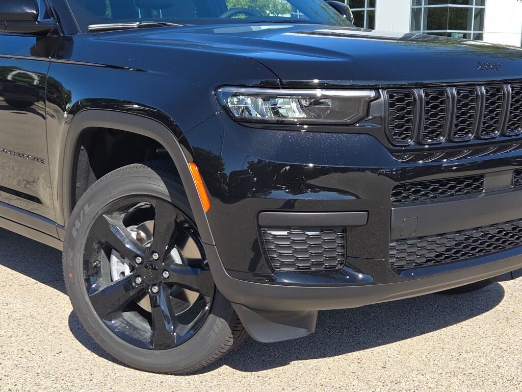 New 2025 Jeep Grand Cherokee L Laredo SUV