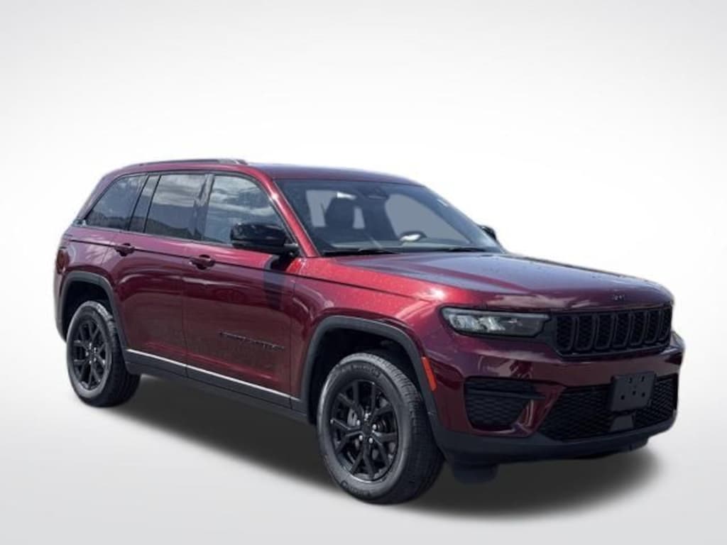 Used 2025 Jeep Grand Cherokee Altitude SUV