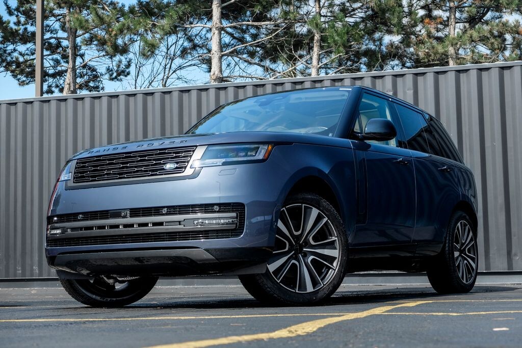 New 2026 Land Rover Range Rover P550e SE SUV