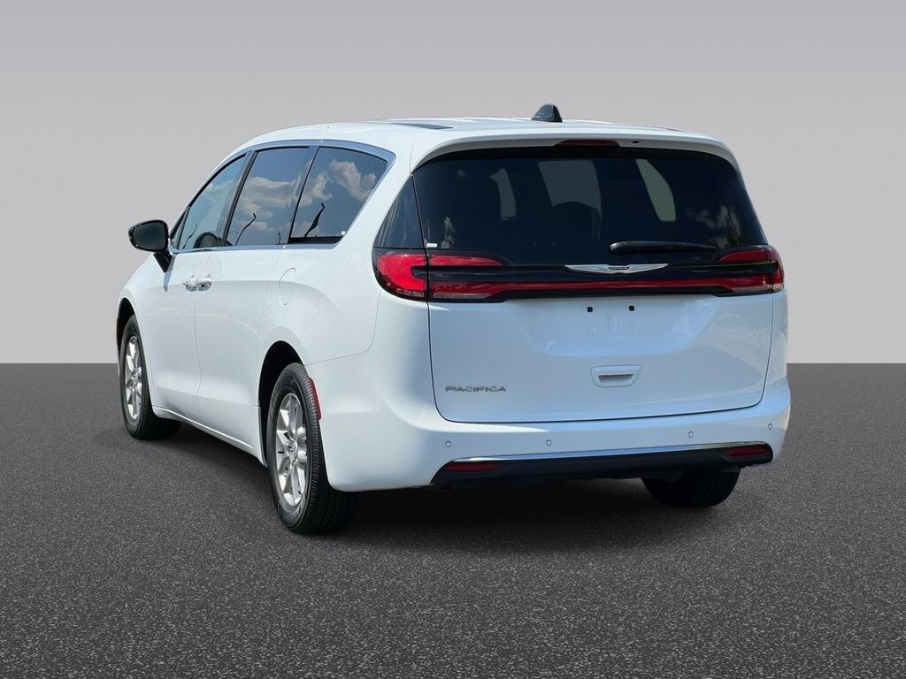Used 2025 Chrysler Pacifica Select Minivan/Van
