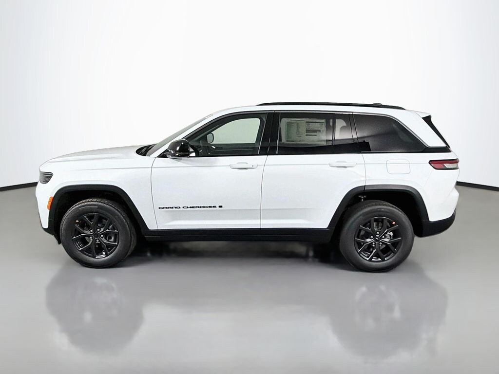 New 2027 Jeep Grand Cherokee Laredo SUV