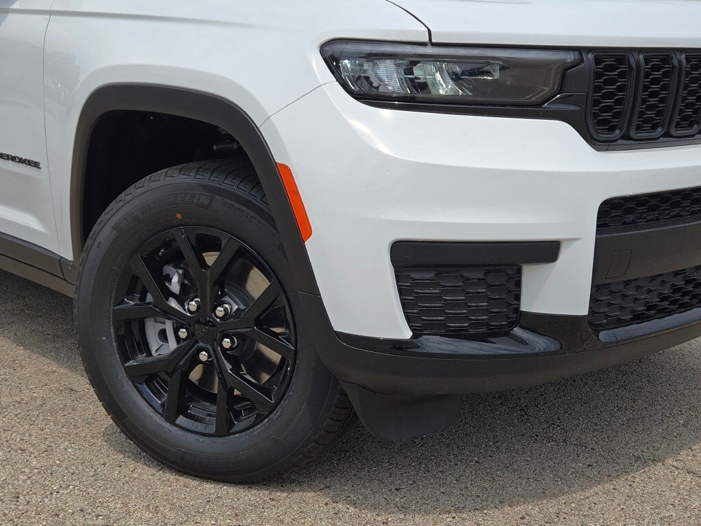 New 2025 Jeep Grand Cherokee L Laredo SUV