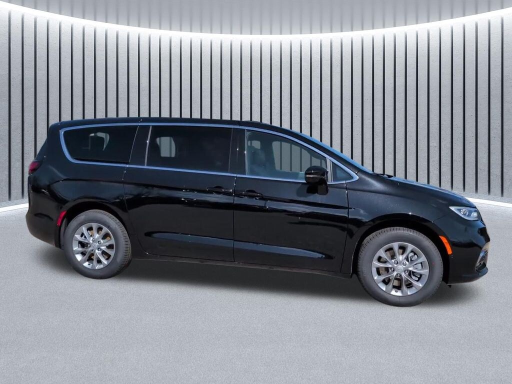New 2026 Chrysler Pacifica Select Van Passenger Van