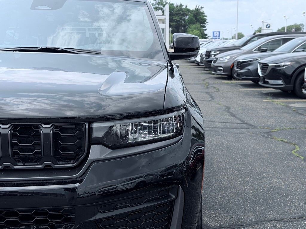 New 2026 Jeep Grand Cherokee Laredo SUV
