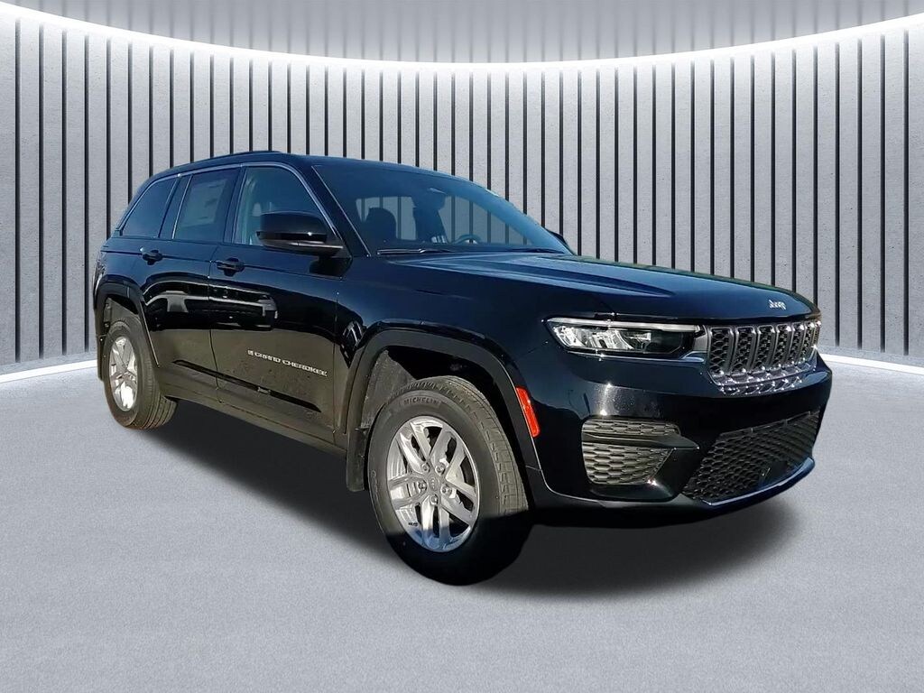 New 2025 Jeep Grand Cherokee Laredo SUV