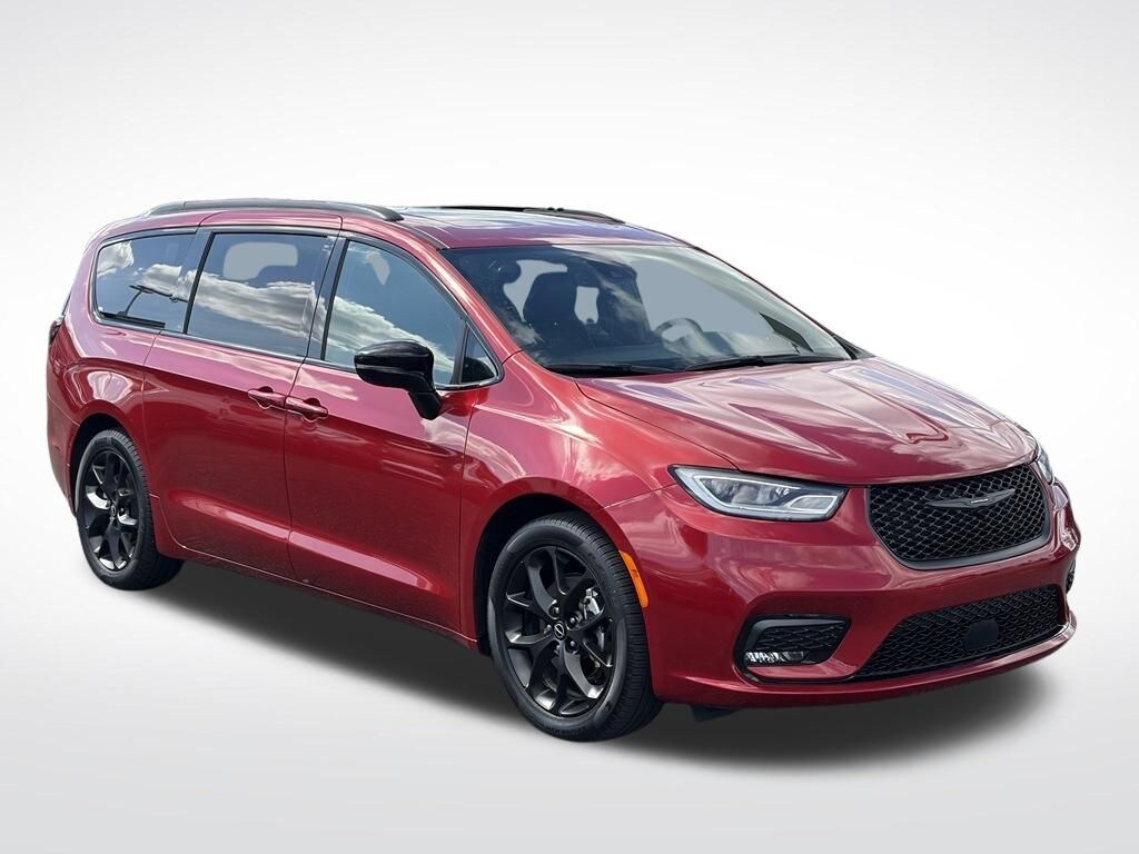 Certified 2025 Chrysler Pacifica Limited Minivan/Van