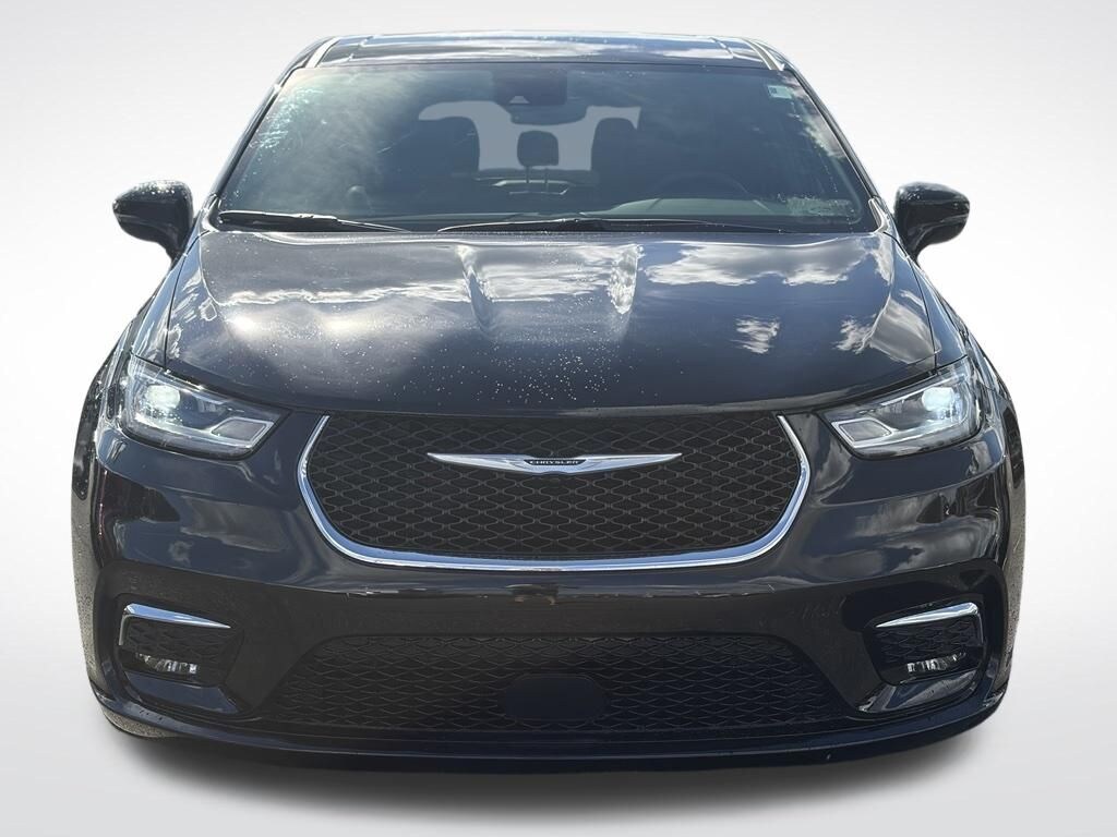 Used 2025 Chrysler Pacifica Select Minivan/Van
