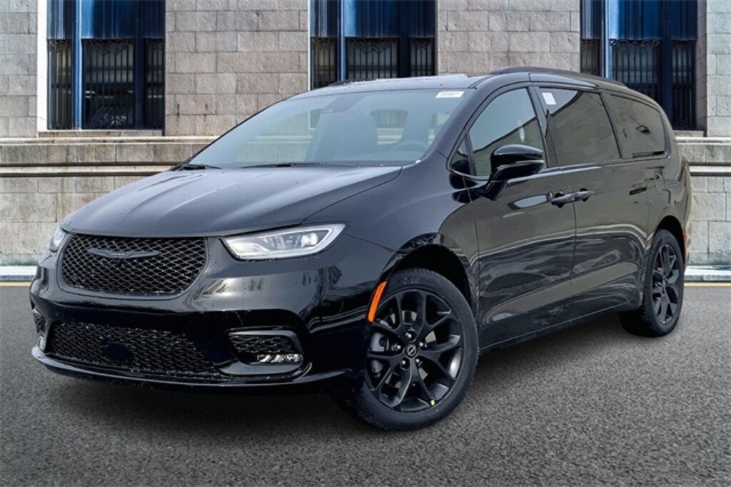 New 2026 Chrysler Pacifica Limited Van Passenger Van