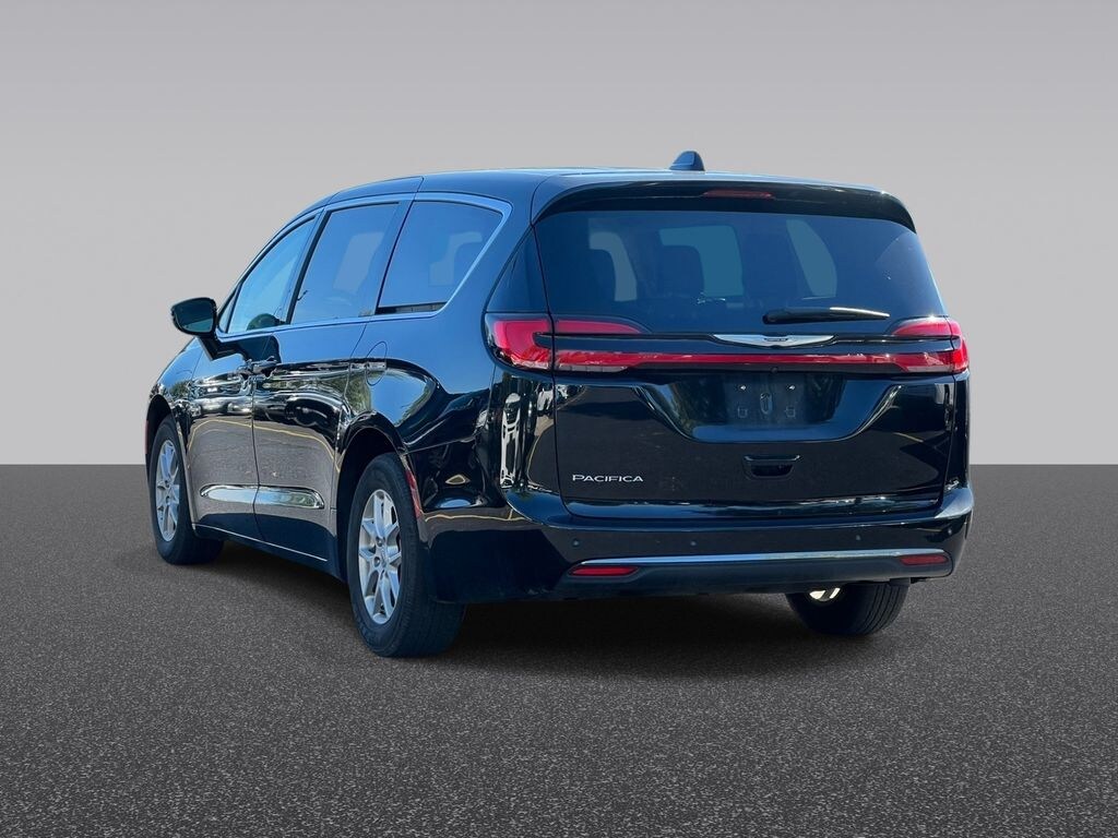 Used 2024 Chrysler Pacifica Touring L Minivan/Van
