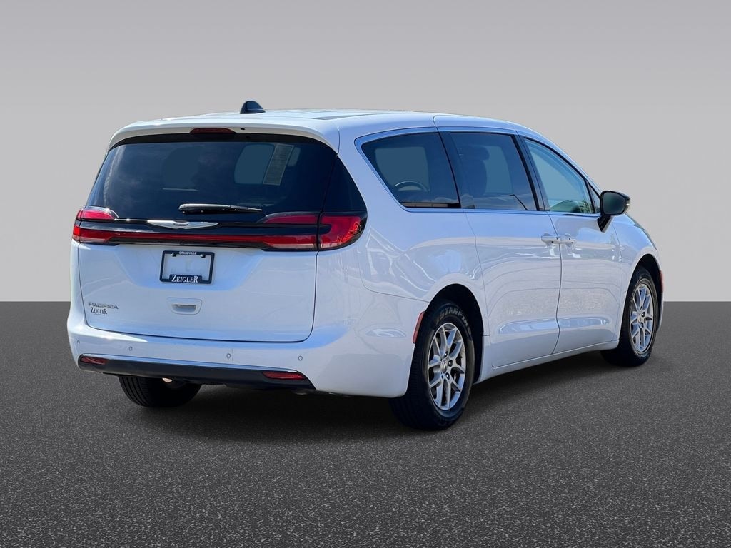 Used 2024 Chrysler Pacifica Touring L Minivan/Van