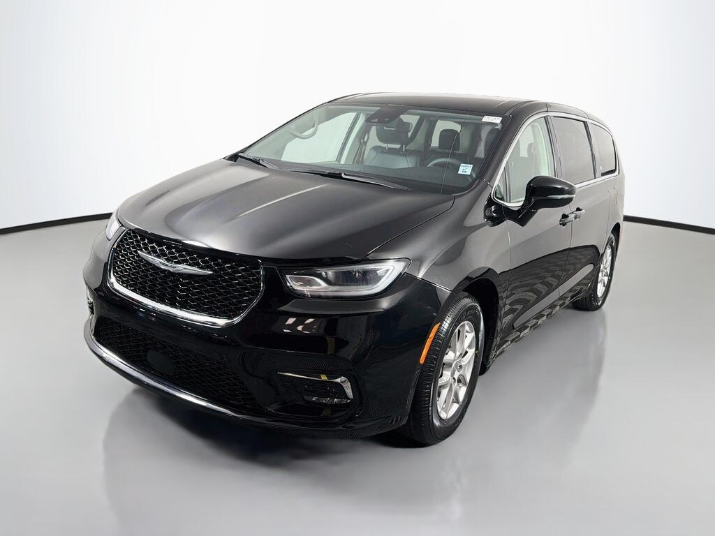 Used 2024 Chrysler Pacifica Touring L Minivan/Van