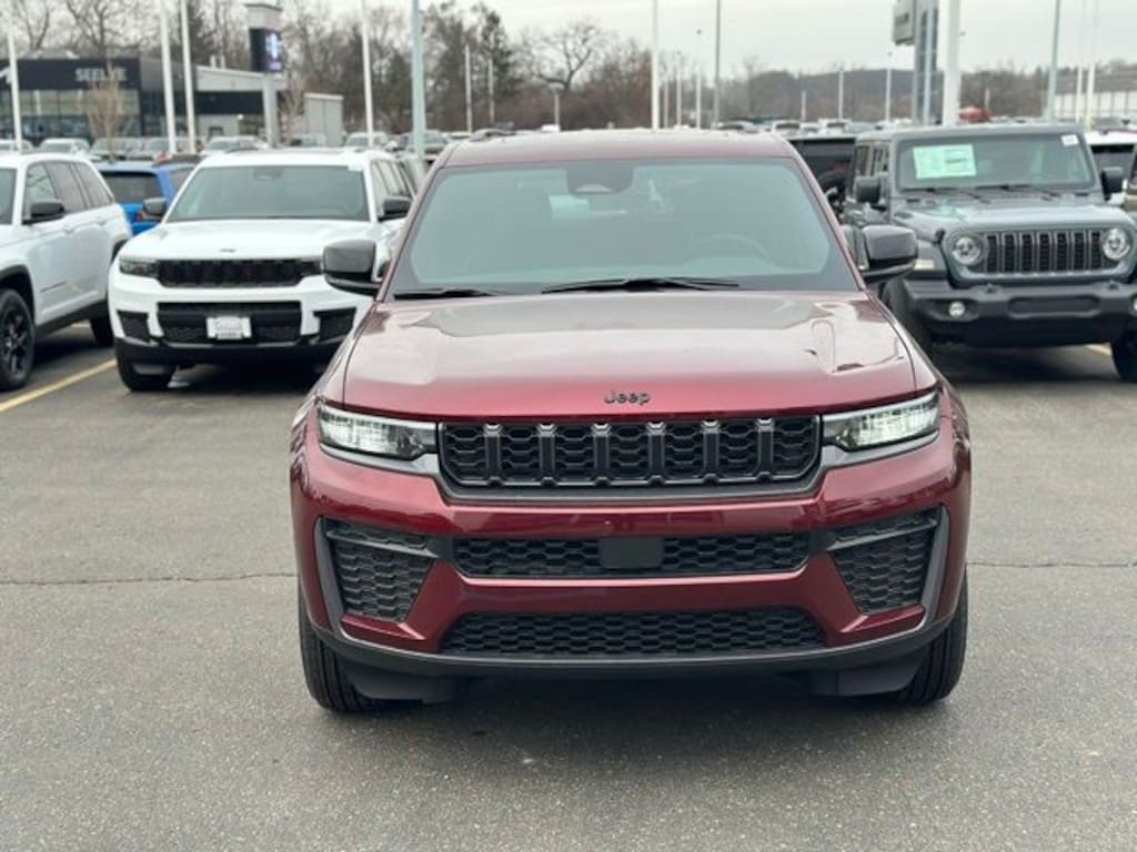 New 2026 Jeep Grand Cherokee Laredo SUV
