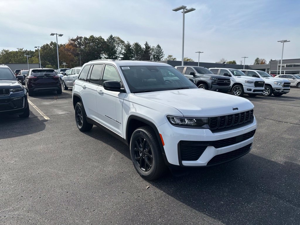 New 2026 Jeep Grand Cherokee Laredo SUV