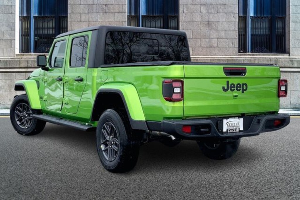 New 2026 Jeep Gladiator Sport Truck Crew Cab