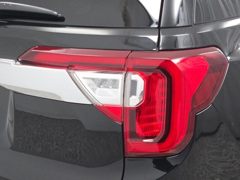 2023 GMC ACADIA - Image 13