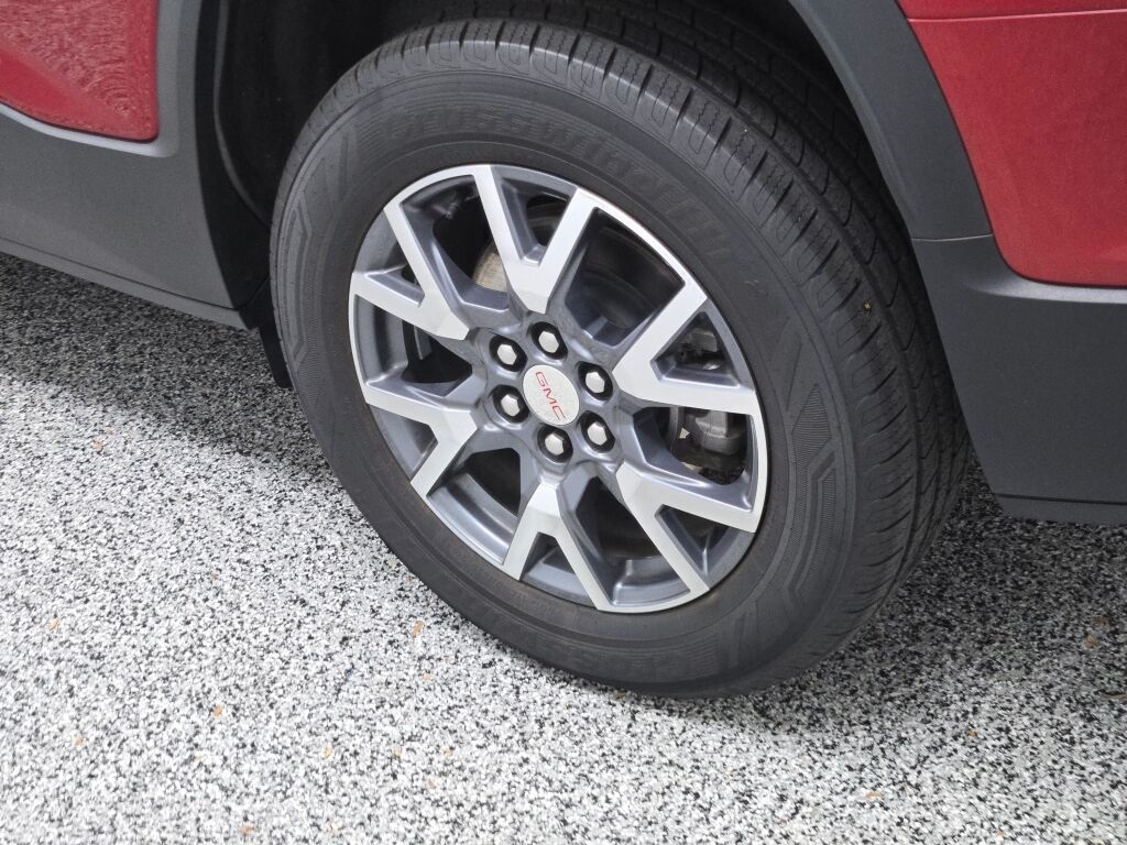 2023 GMC ACADIA - Image 17