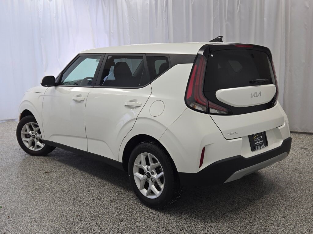 2023 KIA SOUL - Image 15