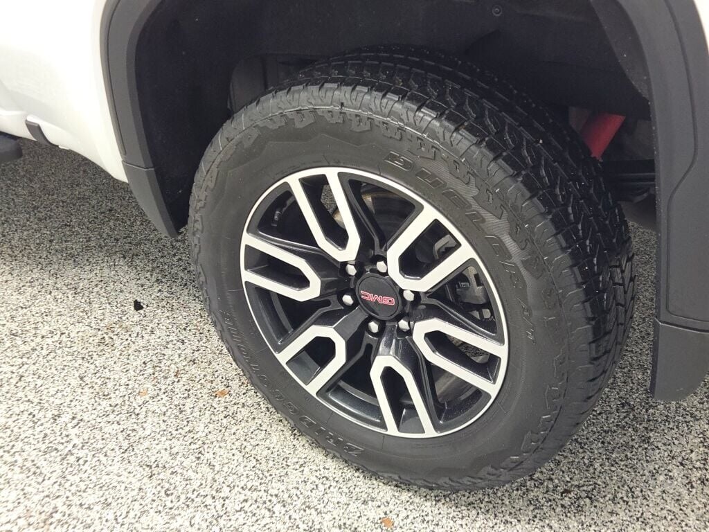 2025 GMC SIERRA - Image 17