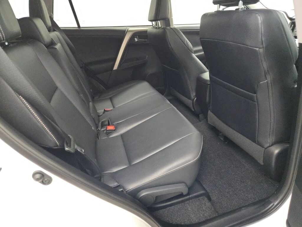2015 TOYOTA RAV4 - Image 11