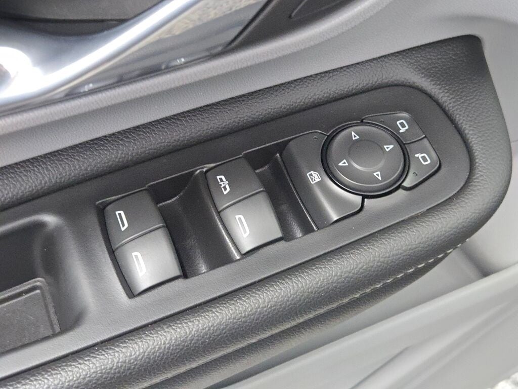 2024 GMC TERRAIN - Image 23