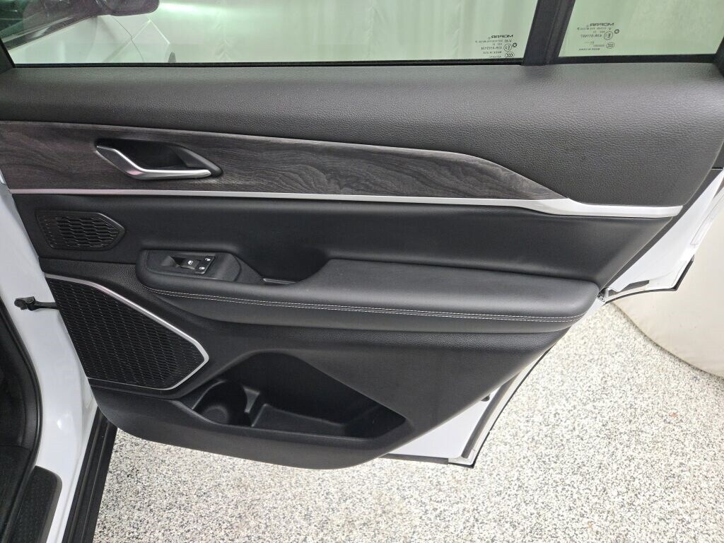 2022 JEEP GRAND CHEROKEE L - Image 7