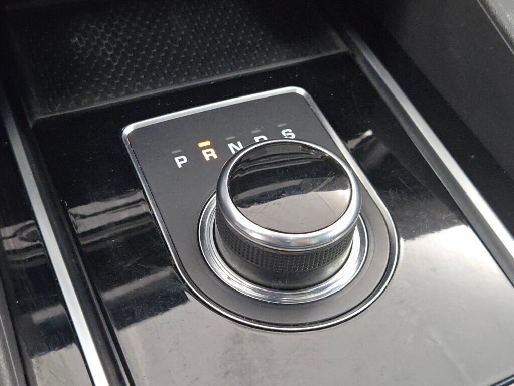 2019 JAGUAR F-PACE - Image 34