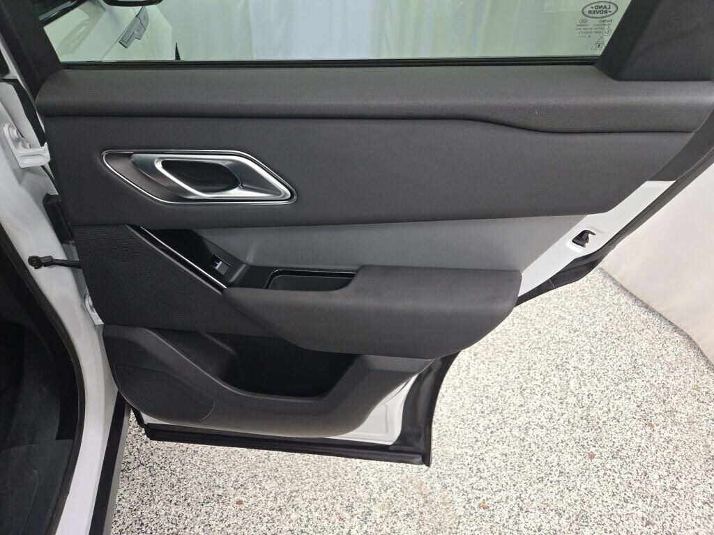 2024 LAND ROVER RANGE ROVER VELAR - Image 10