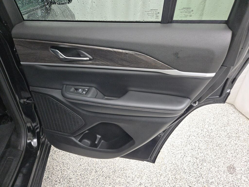 2024 JEEP GRAND CHEROKEE - Image 10