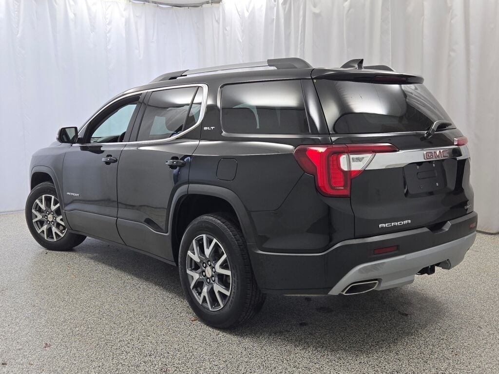 2023 GMC ACADIA - Image 17